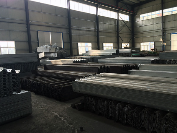 波形護(hù)欄生產(chǎn)車間 波形護(hù)欄生產(chǎn)車間